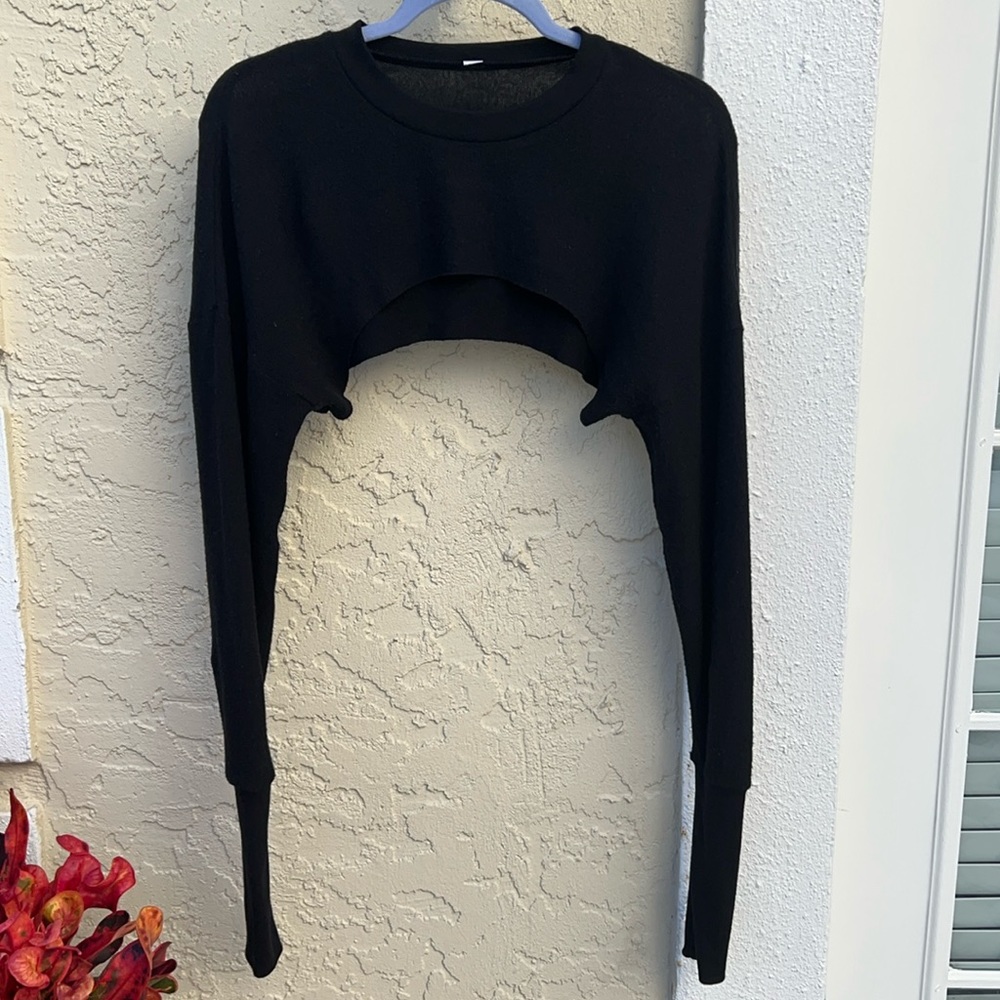 Alo Yoga “Extreme Long Sleeve Top” in Black